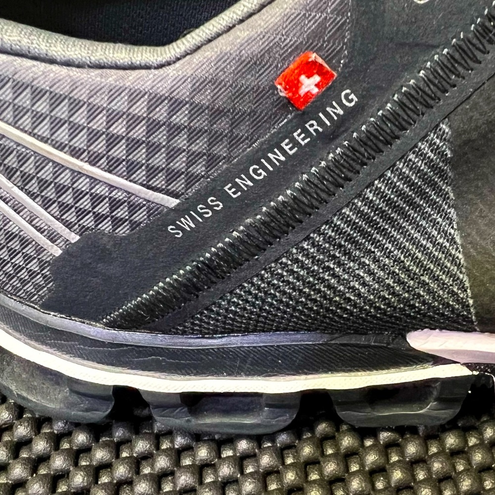 On cloud Women’s running shoes